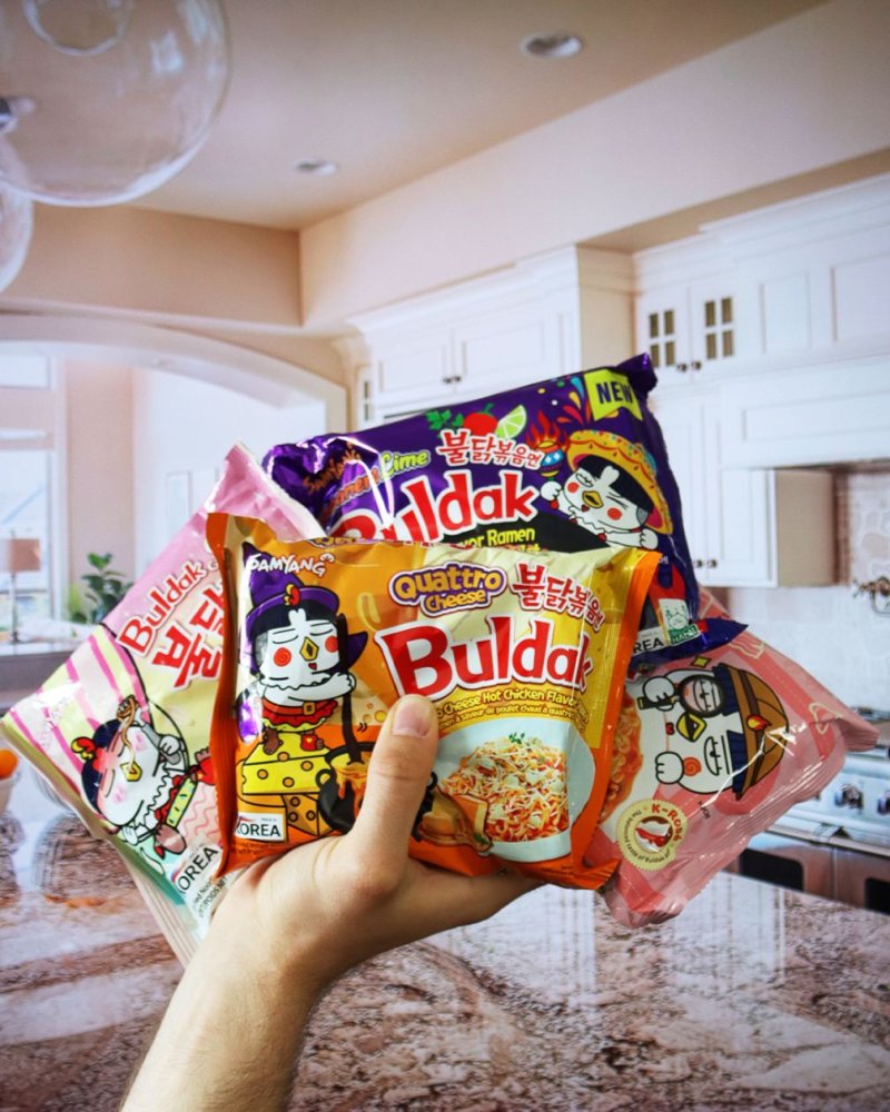 Nudle s příchutí, nahoře Quatro cheese
