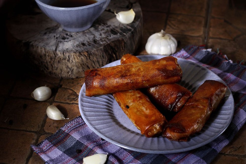 Jarní závitky s fazolovými klíčky a sladkými bramborami
